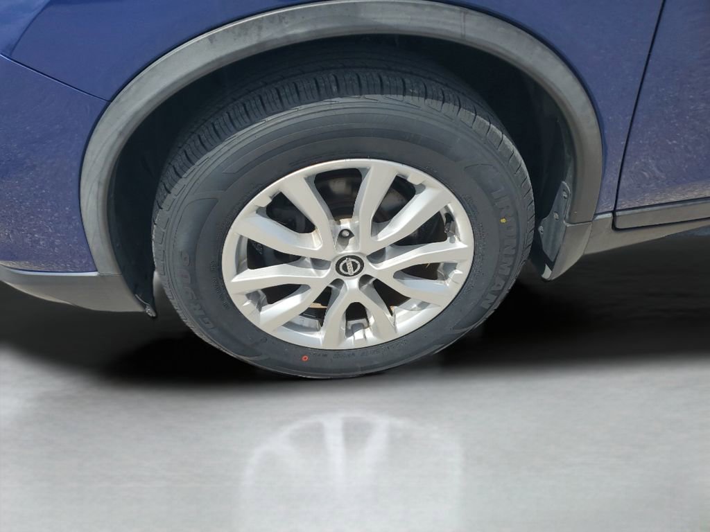 Used 2017 Nissan Rogue SV image 34