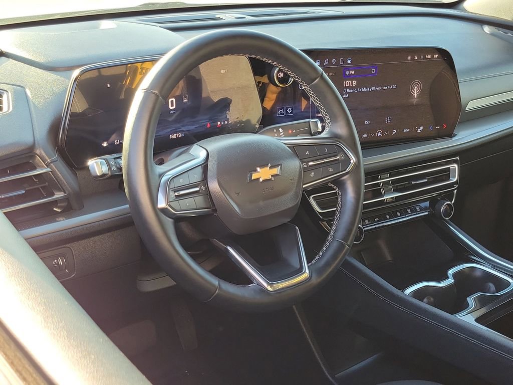 Used 2024 Chevrolet Traverse LS w/ LPO, Floor Liner Package FWD image 3