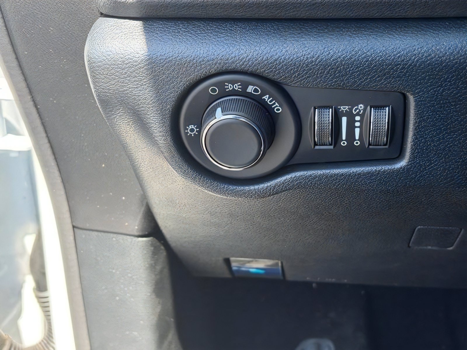 New 2026 Chrysler Voyager LX FWD image 17