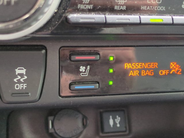 Used 2019 Toyota RAV4 Limited FWD image 22