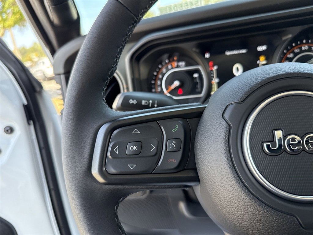 New 2025 Jeep Gladiator Mojave image 14