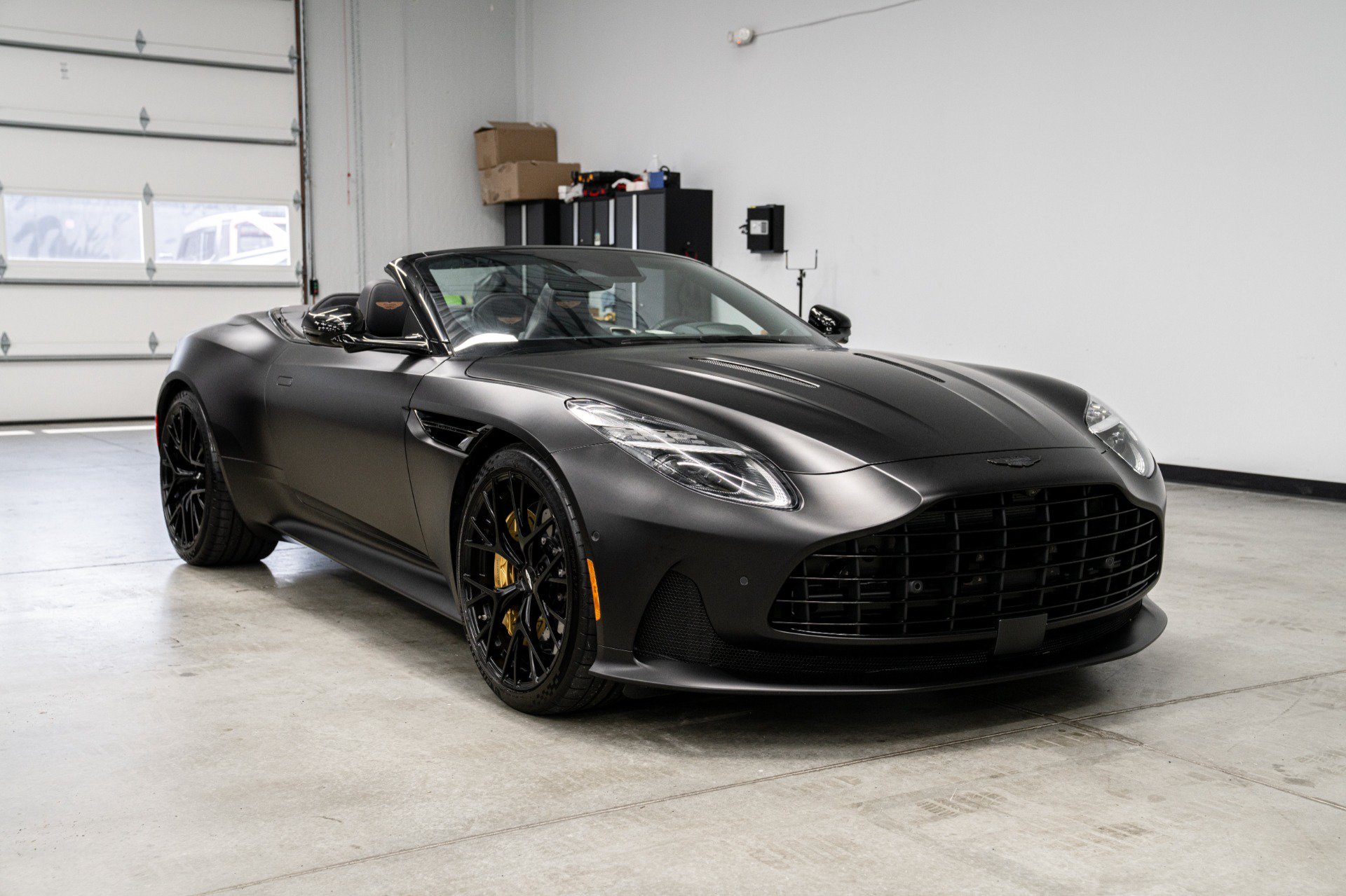 Used 2025 Aston Martin DB12 Convertible RWD image 3