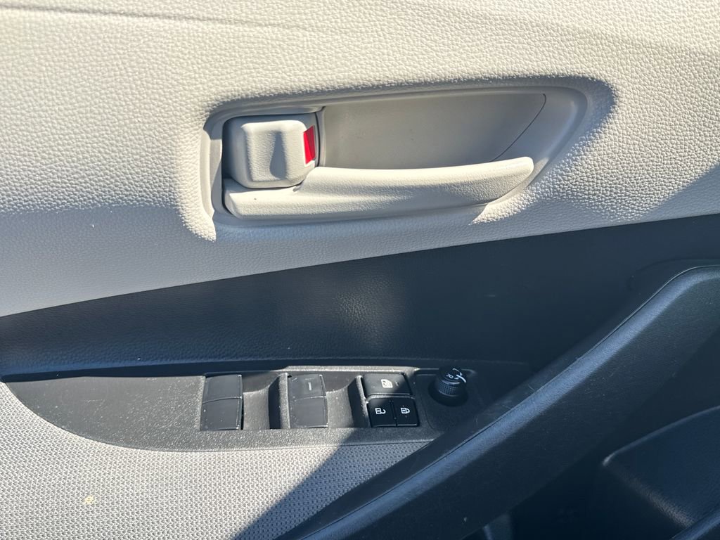 Used 2022 Toyota Corolla LE FWD image 32