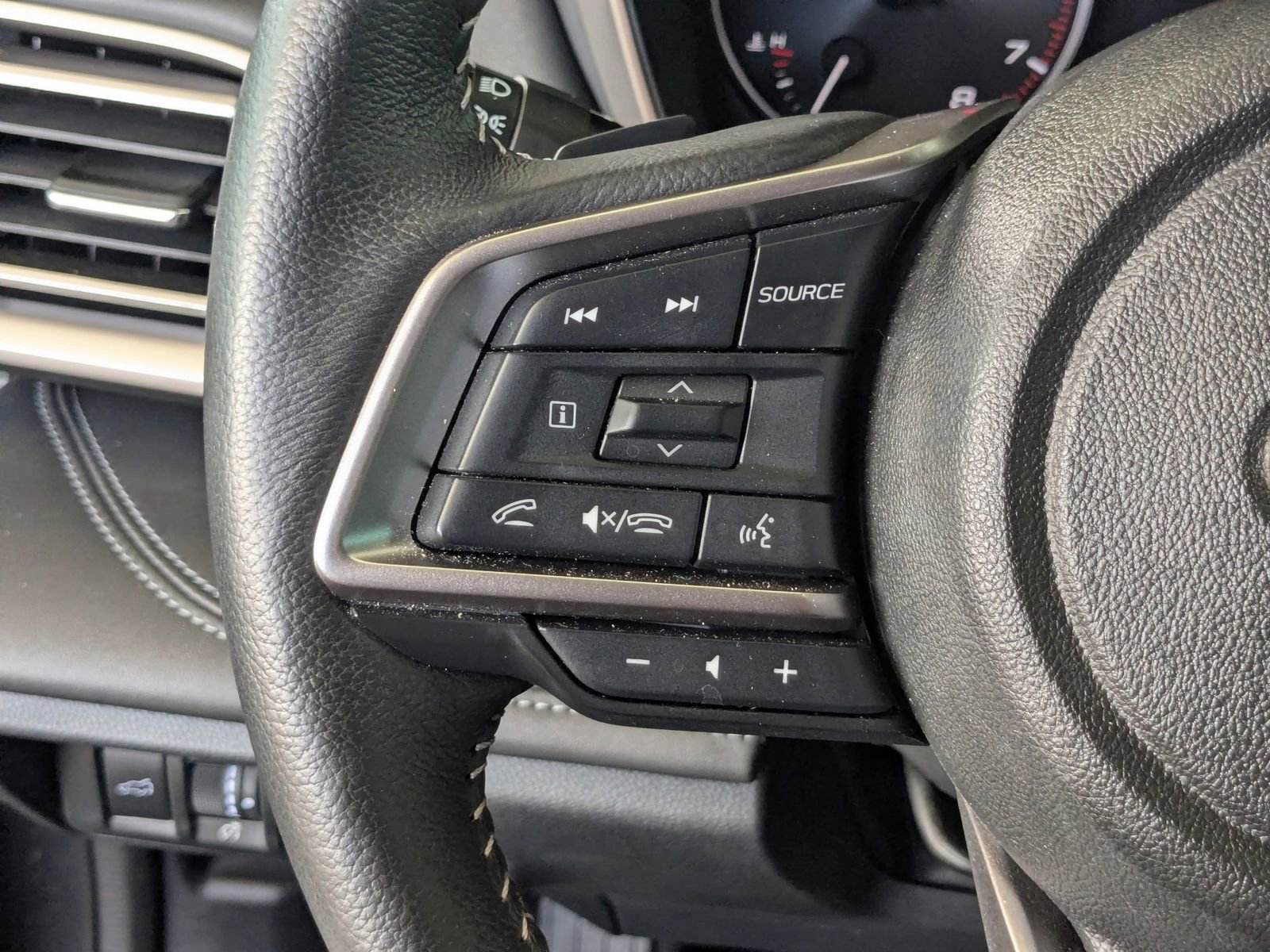 Used 2025 Subaru Outback Limited AWD/4WD image 16