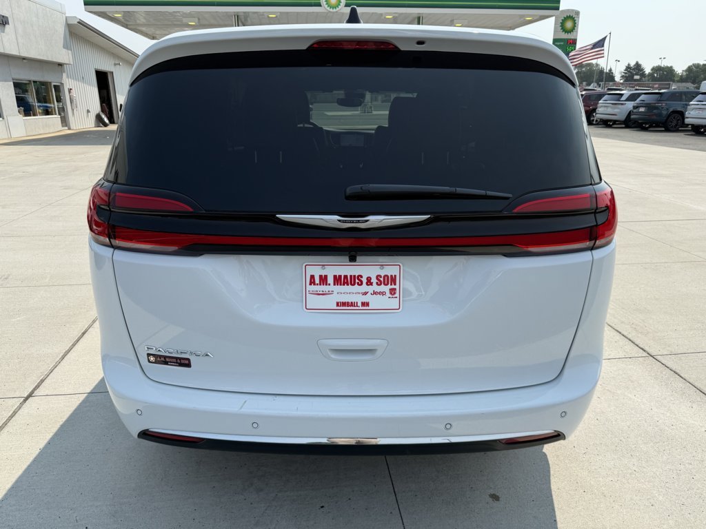 Used 2026 Chrysler Pacifica Select FWD image 7