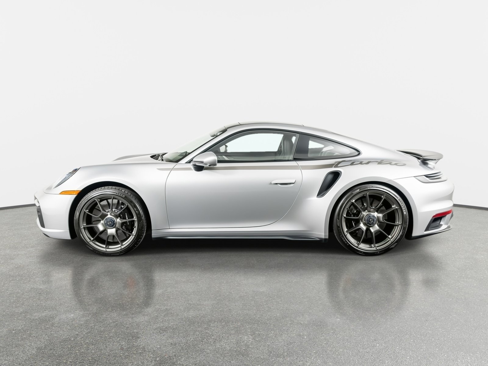 Used 2025 Porsche 911 Turbo AWD/4WD image 17