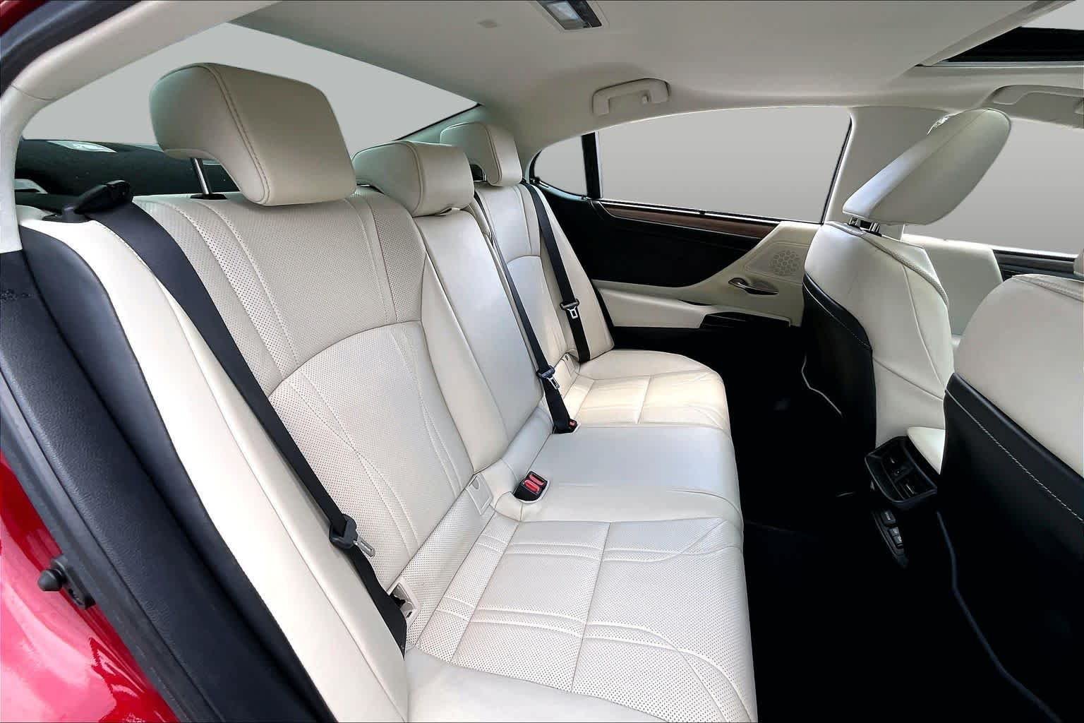 Used 2024 Lexus ES 350 Ultra Luxury w/ Accessory Package (Z2) FWD image 24