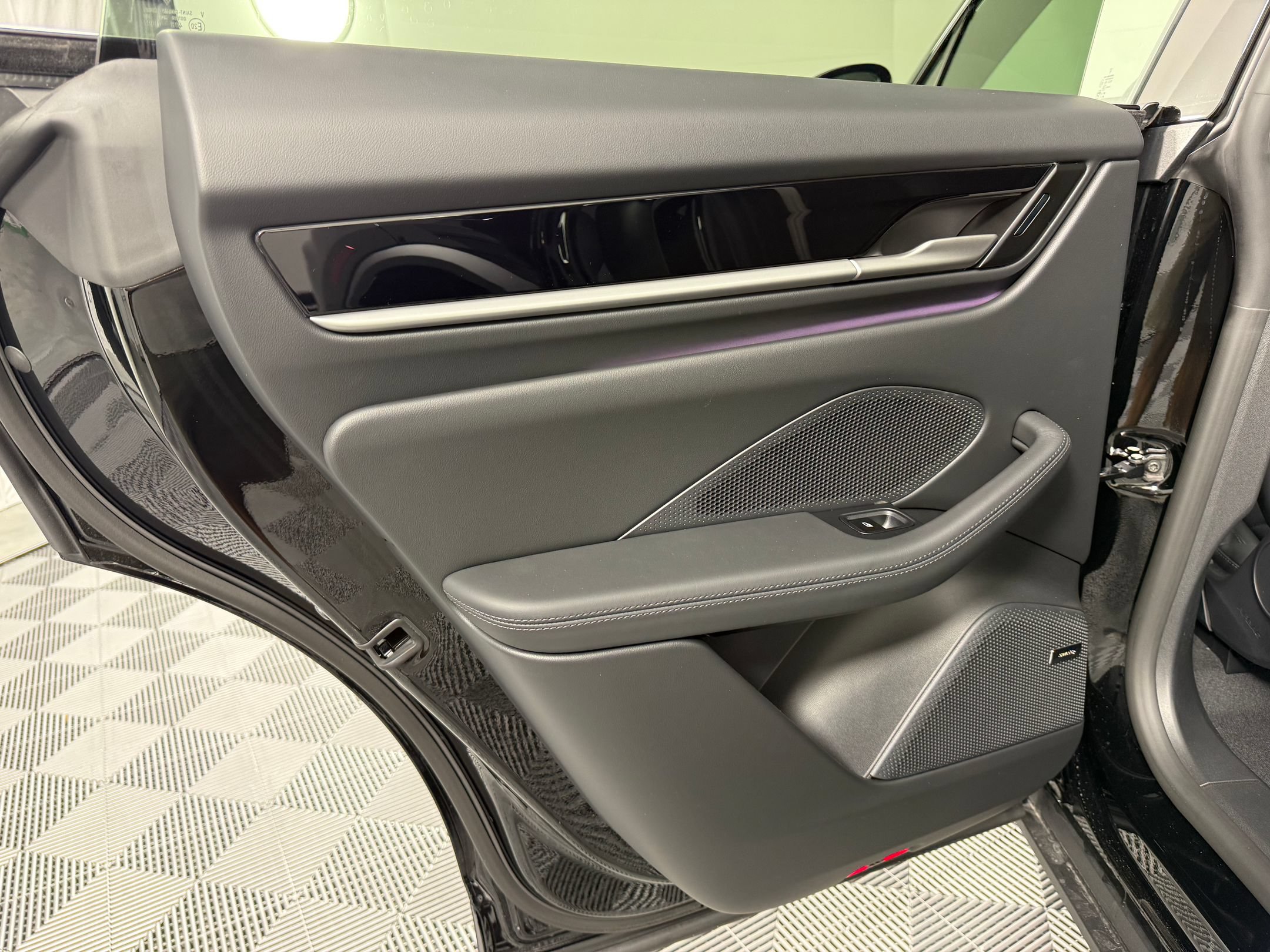 Certified 2026 Porsche Macan Electric RWD image 17