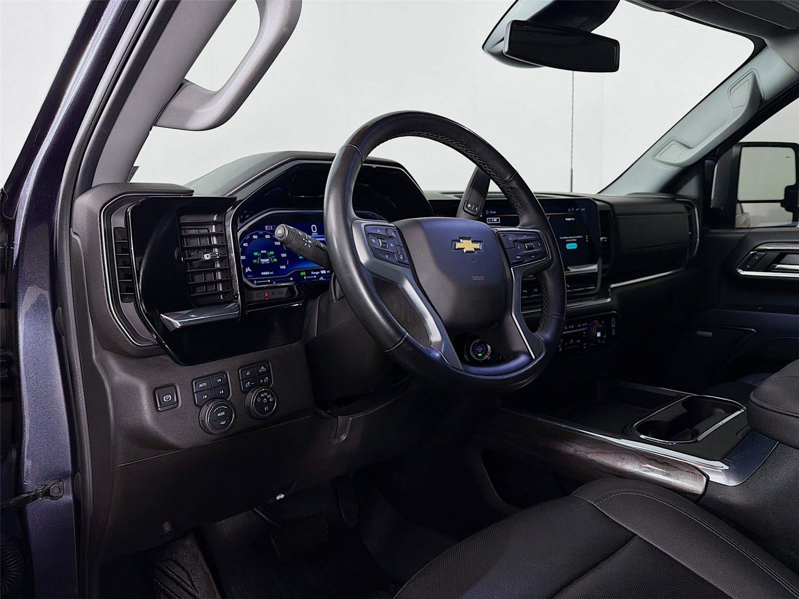 Used 2024 Chevrolet Silverado 3500 LTZ image 9