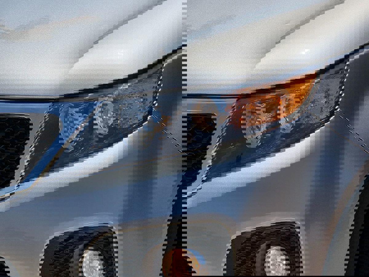 Used 2013 Kia Sorento LX w/ Third Row Pkg image 8