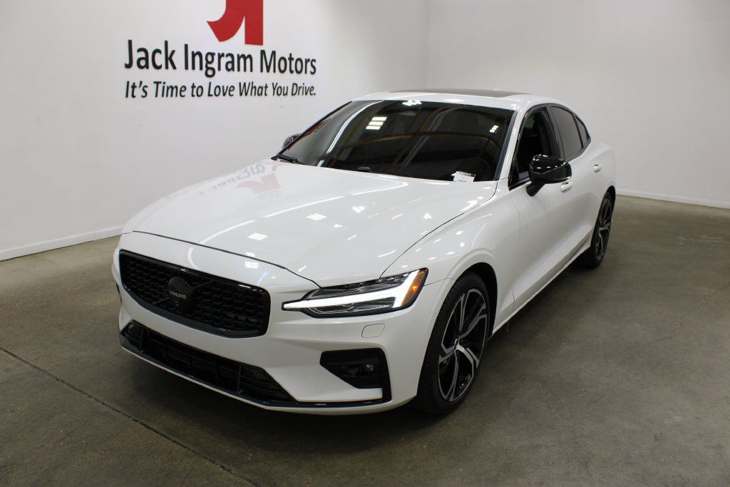 Used 2024 Volvo S60 B5 Core AWD/4WD image 2