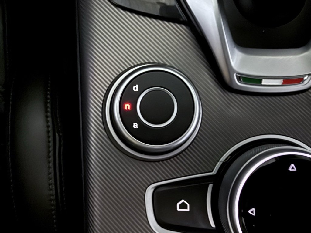 Used 2022 Alfa Romeo Giulia Veloce image 37