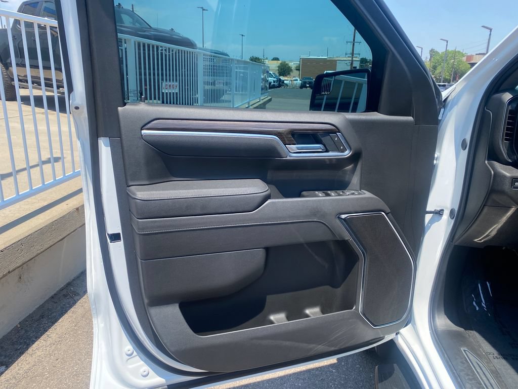 Used 2025 Chevrolet Silverado 1500 LT AWD/4WD image 10