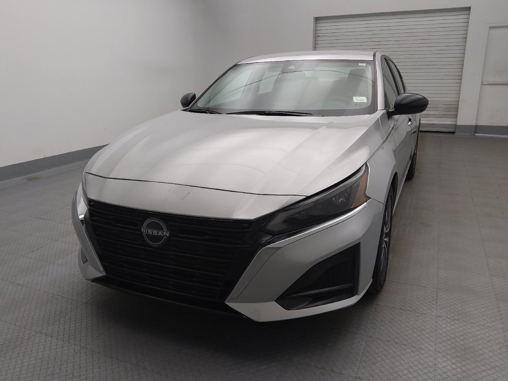 Used 2025 Nissan Altima 2.5 SV FWD image 15