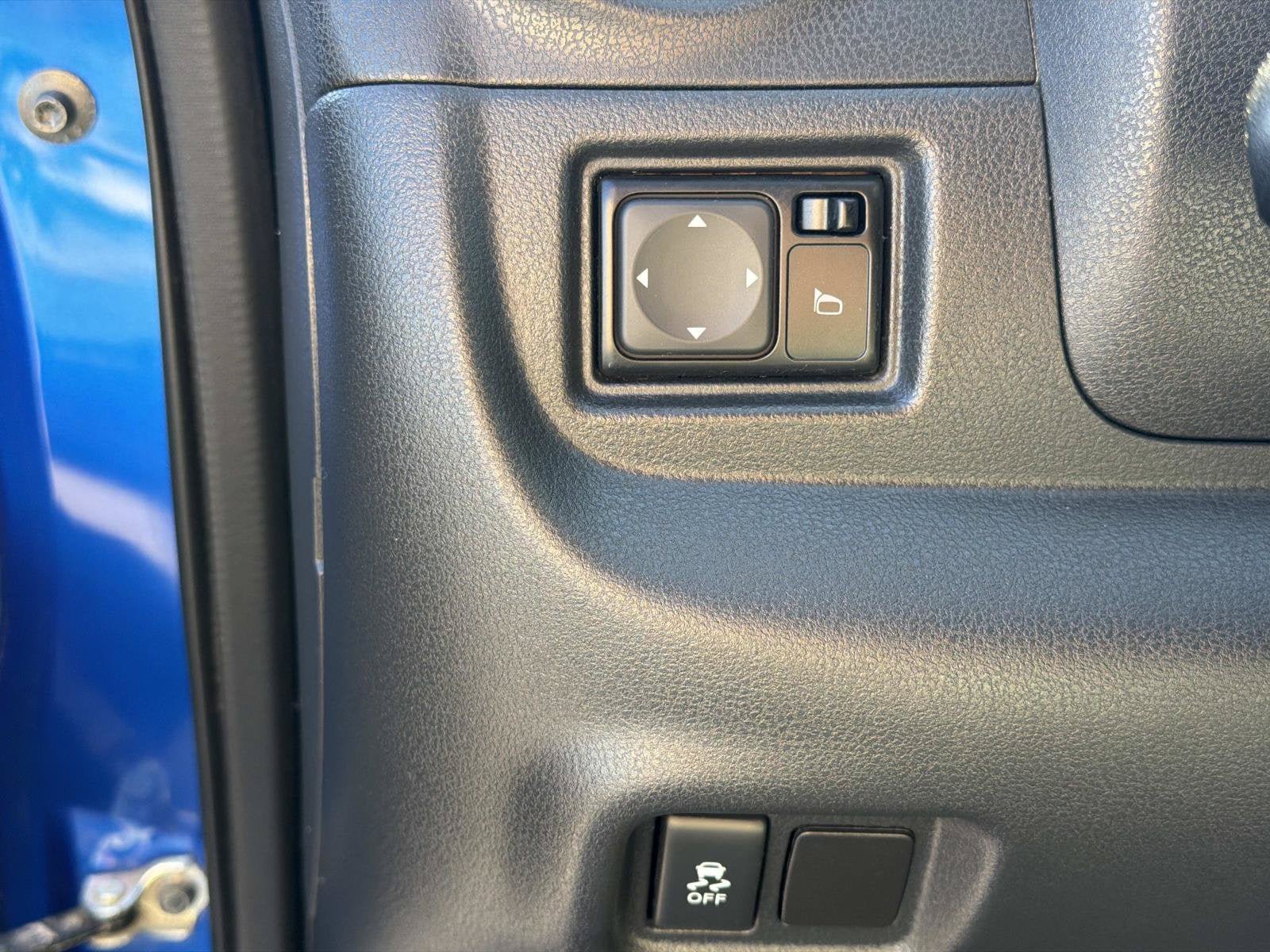 Used 2015 Nissan Versa Note SV FWD image 12
