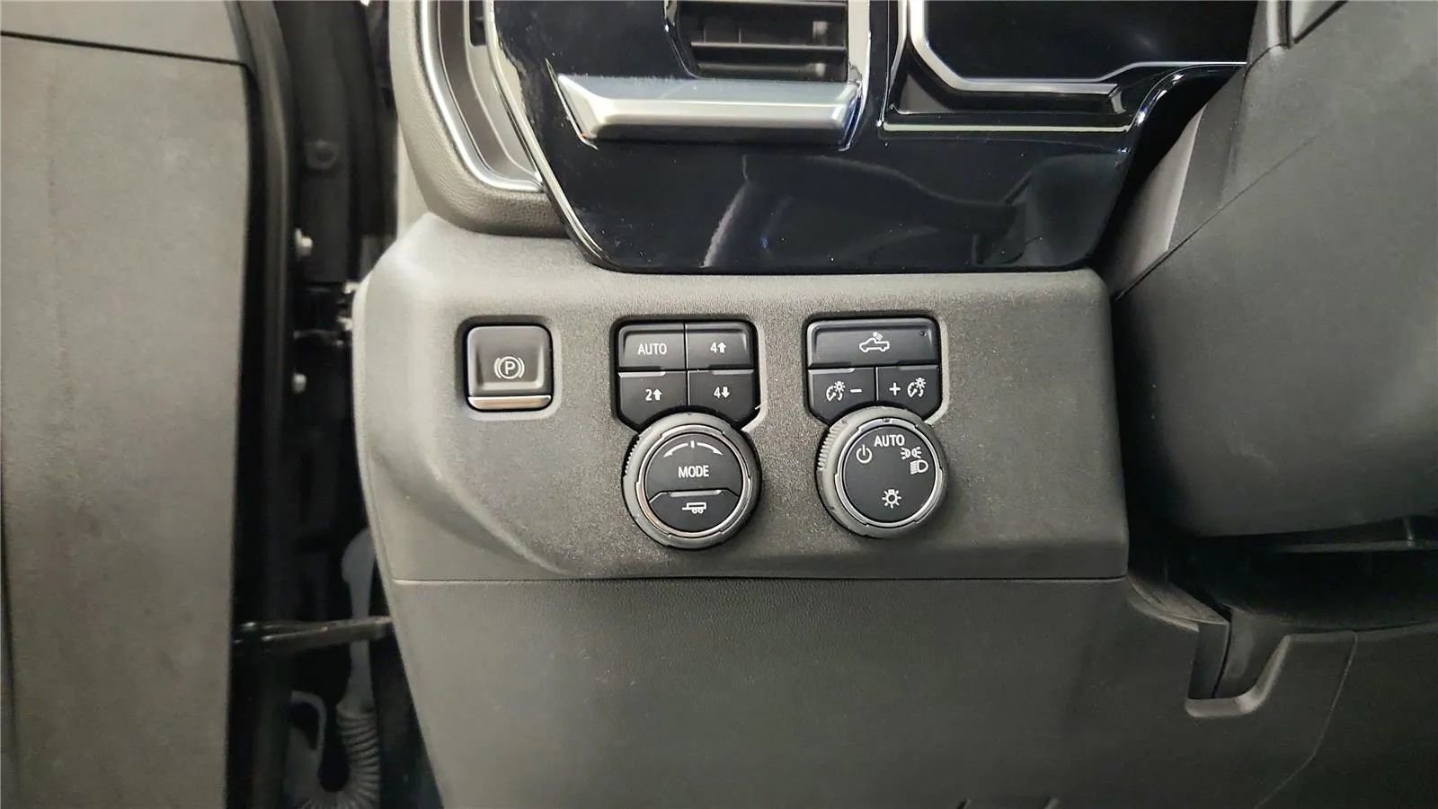 Used 2023 Chevrolet Silverado 1500 LT image 24