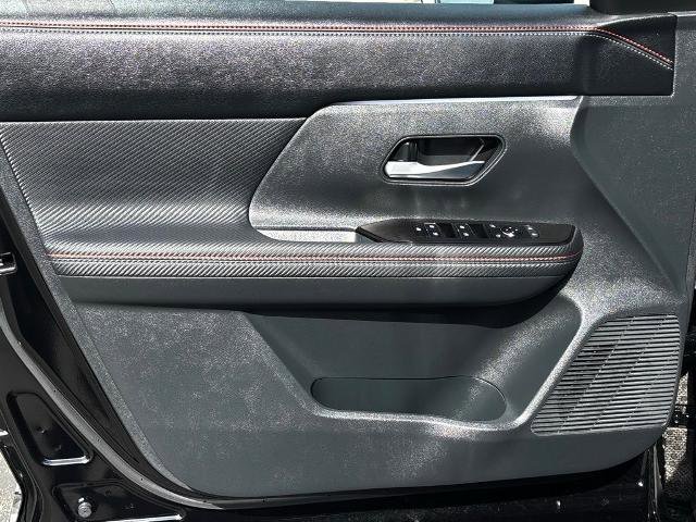 Certified 2025 Nissan Kicks SR FWD image 16
