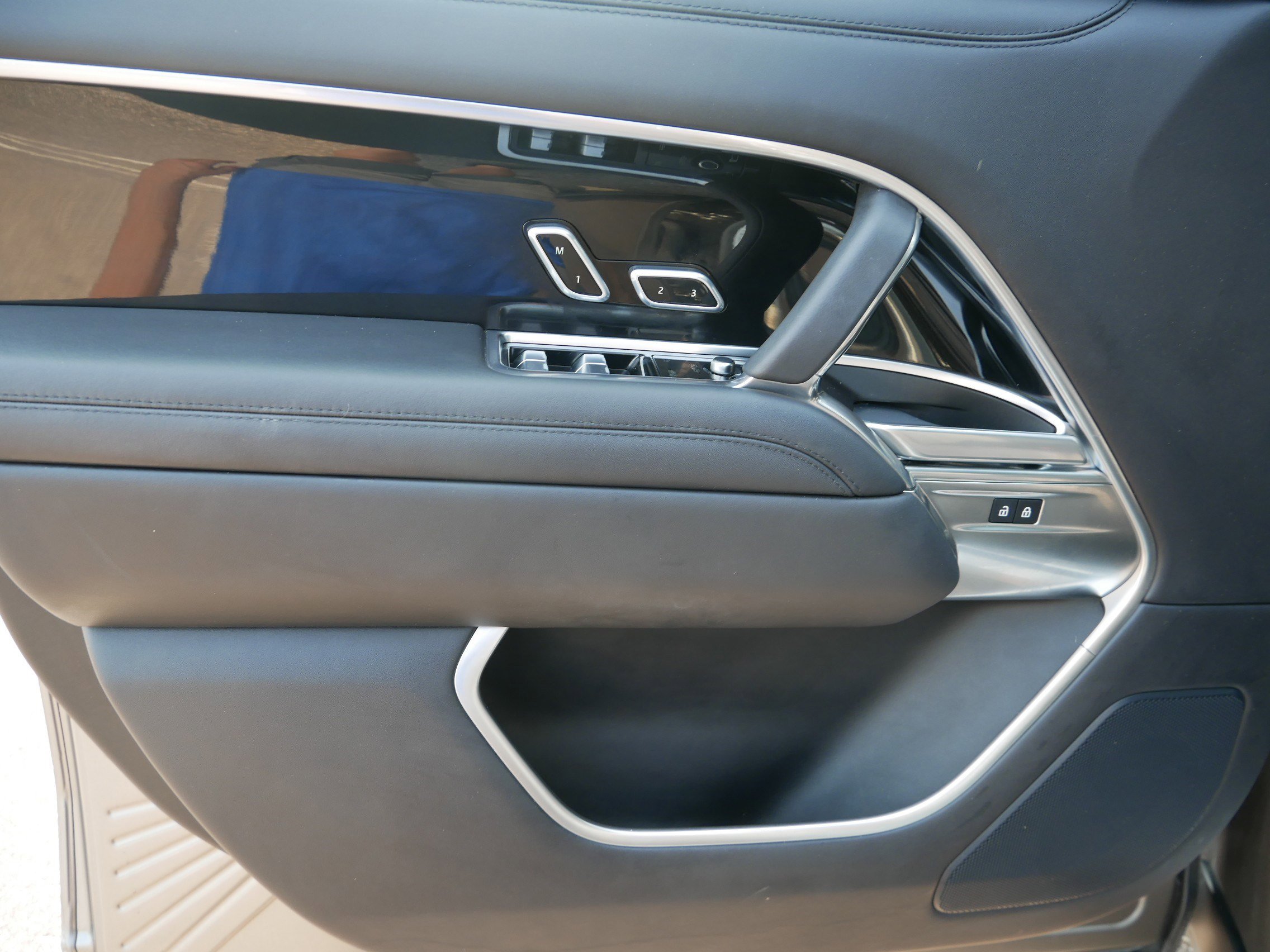 Used 2023 Land Rover Range Rover SE image 14