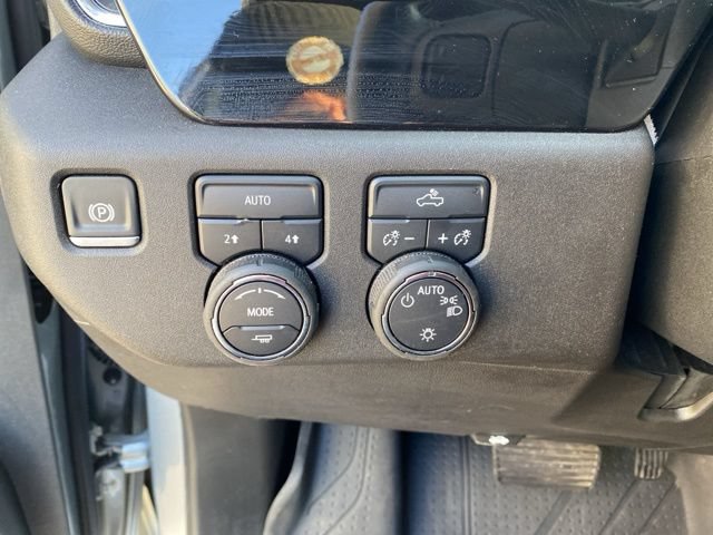 Used 2025 Chevrolet Silverado 1500 LT AWD/4WD image 15