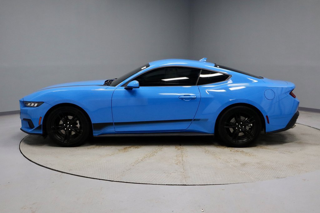 Used 2025 Ford Mustang EcoBoost image 9