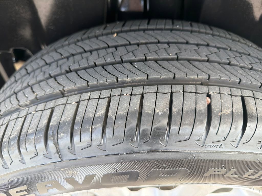 Used 2014 Jeep Cherokee Latitude w/ Cold Weather Group FWD image 17