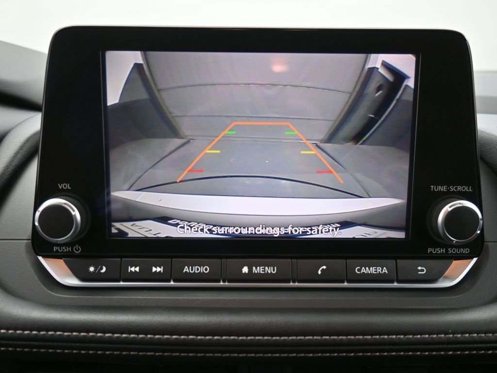 Used 2025 Nissan Rogue SV image 3