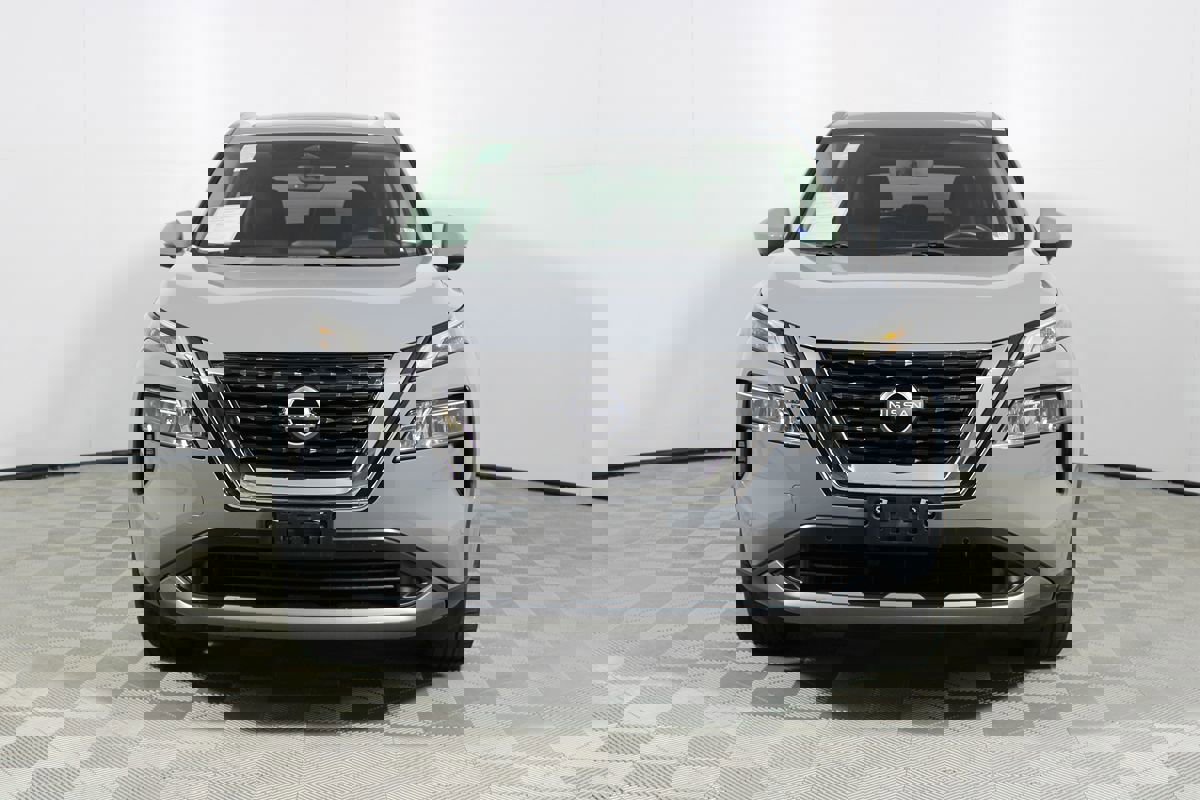 Used 2023 Nissan Rogue SL w/ SL Premium Package image 2