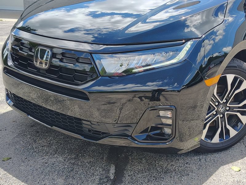 Used 2025 Honda Odyssey Elite image 2