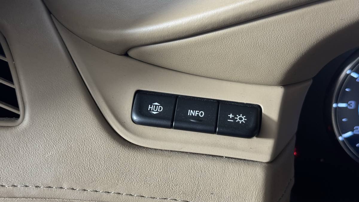 Used 2019 Cadillac Escalade Platinum AWD/4WD image 18