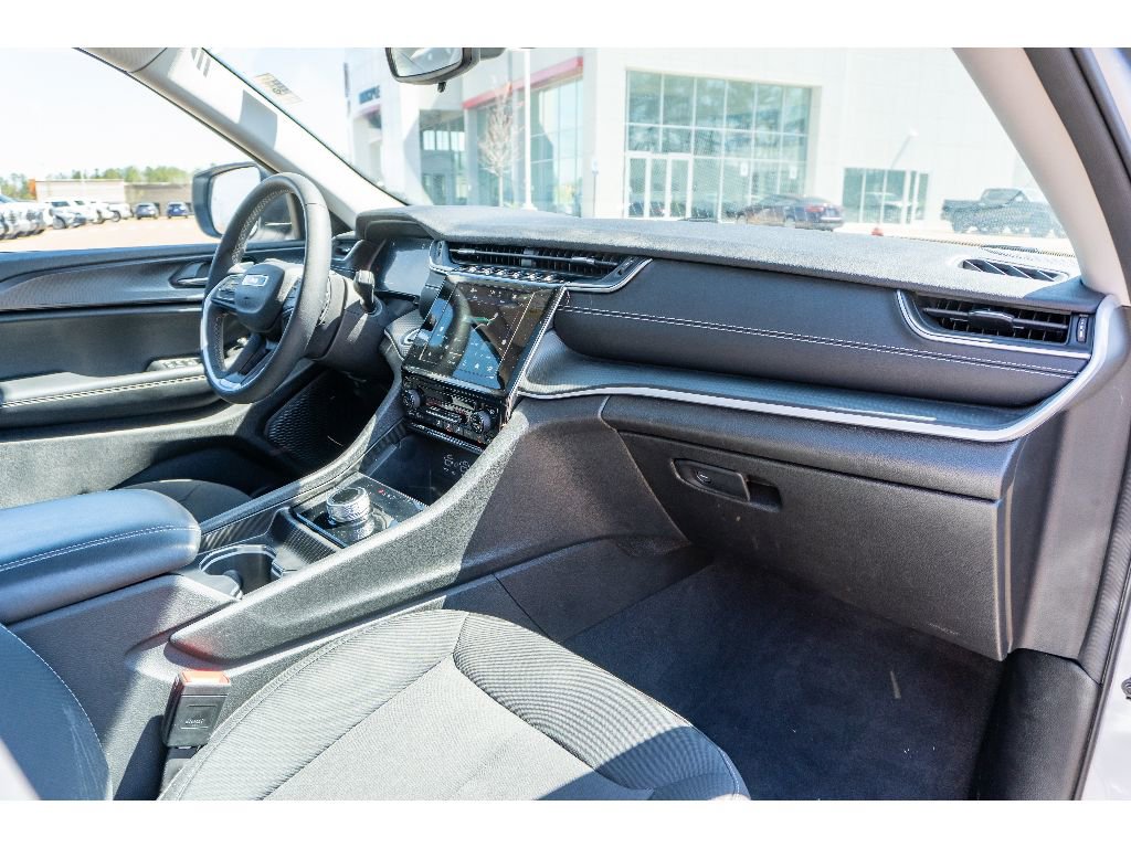 Used 2024 Jeep Grand Cherokee L Laredo image 19