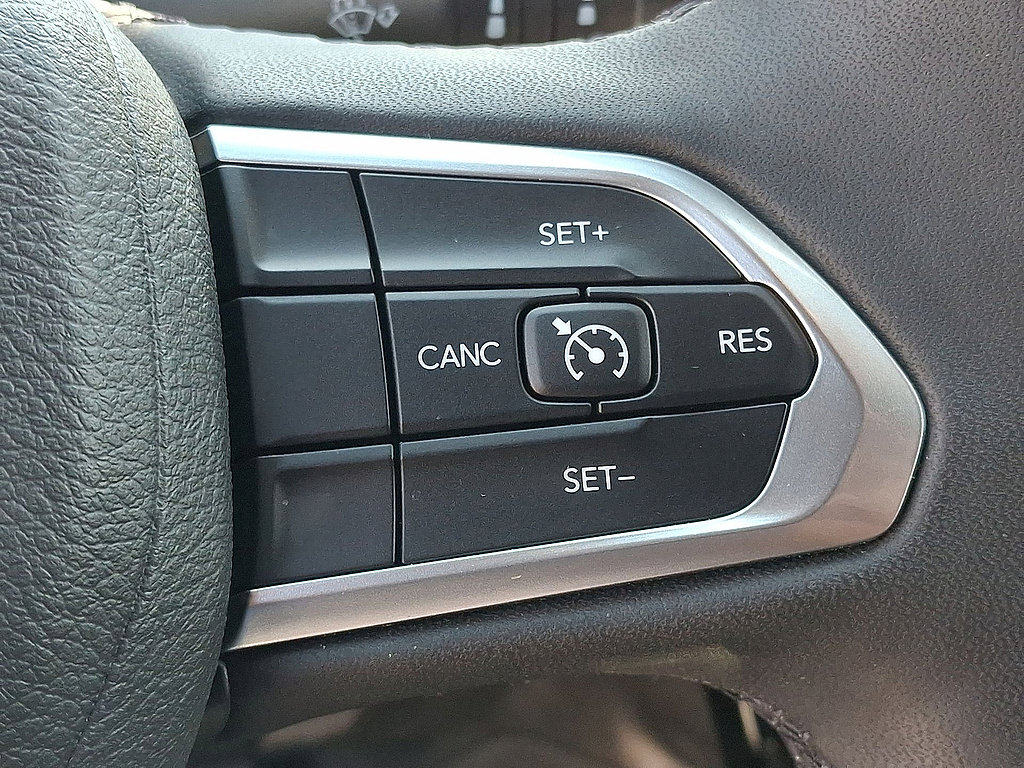 Used 2024 Jeep Compass Latitude w/ Convenience Group AWD/4WD image 24