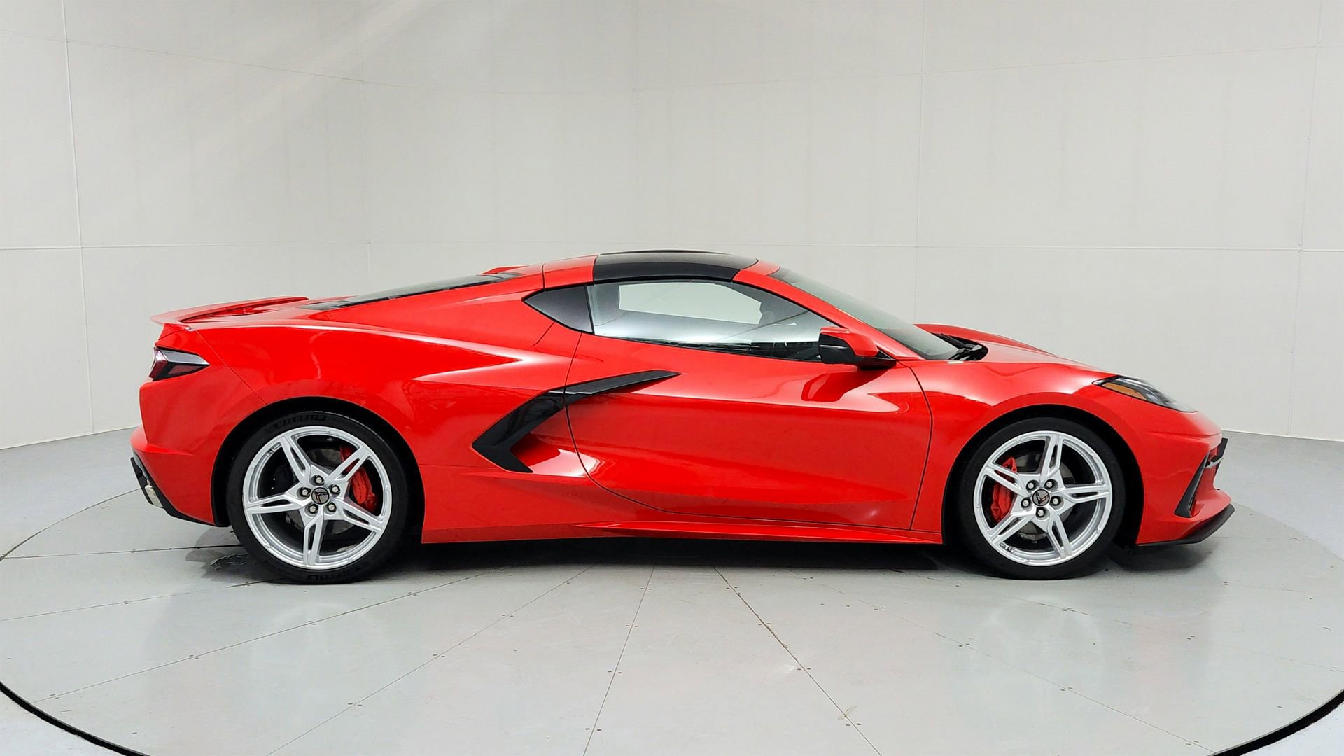 Used 2022 Chevrolet Corvette Stingray Preferred Cpe w/ Body-Color Dual Roof Package RWD image 6
