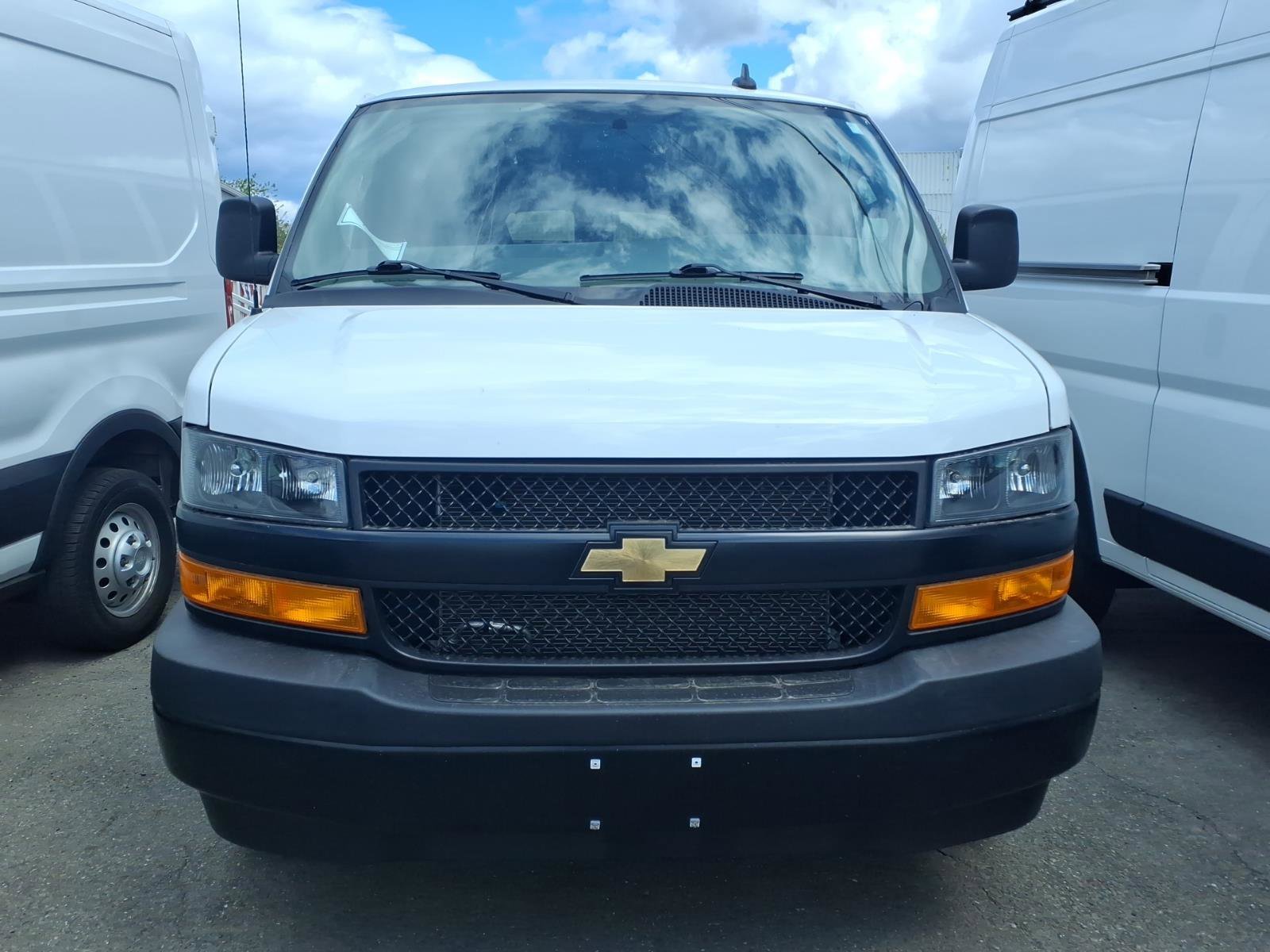 Used 2024 Chevrolet Express 3500 LS RWD image 2