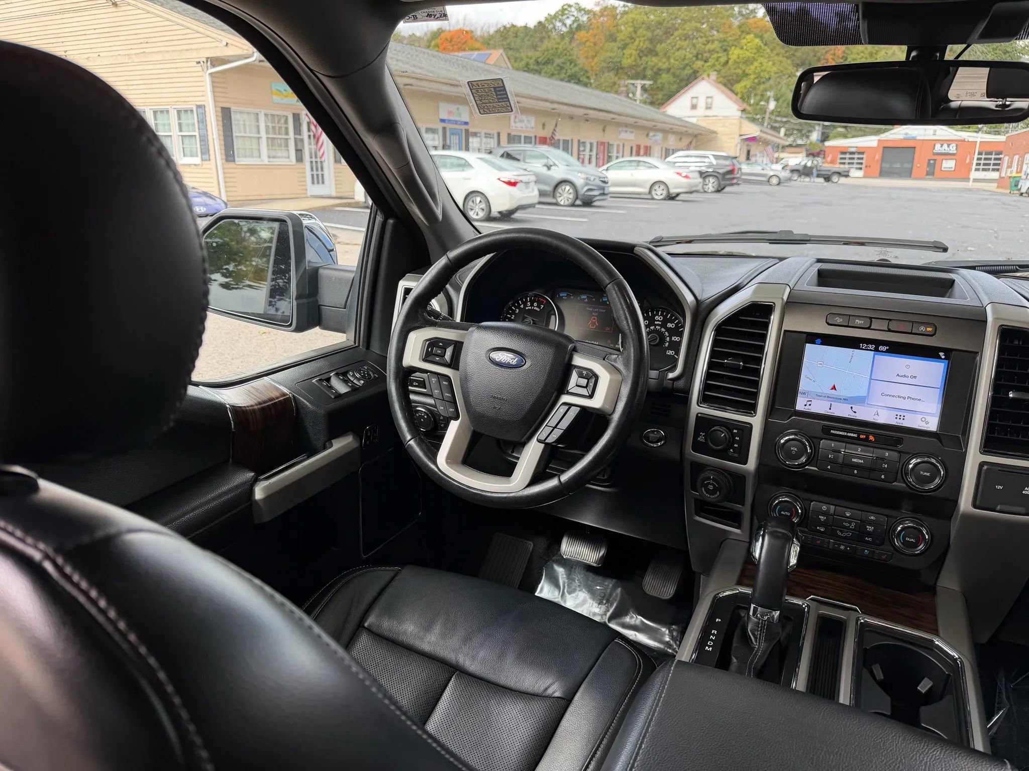 Used 2019 Ford F150 Lariat image 27