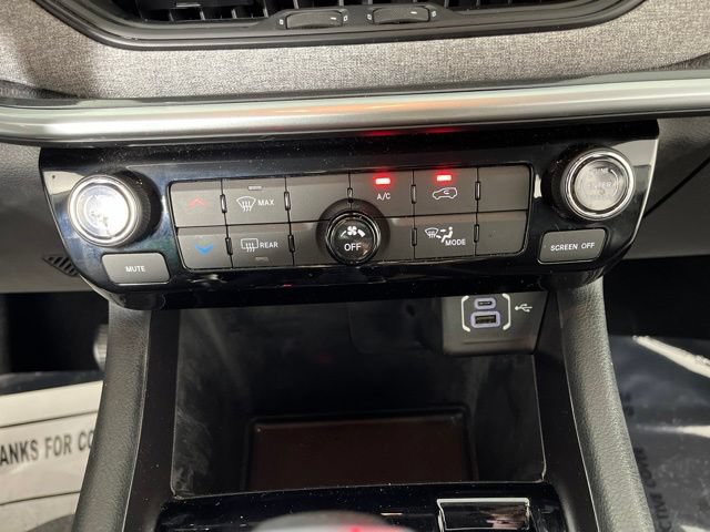 Used 2022 Jeep Compass Latitude FWD image 28