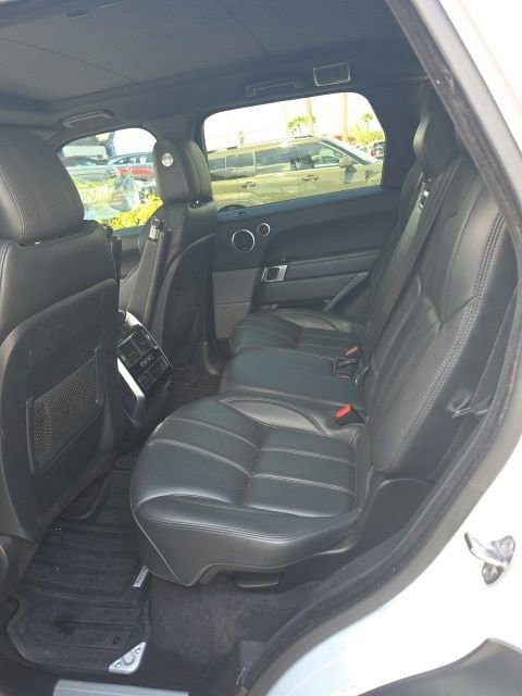 Used 2016 Land Rover Range Rover Sport HSE image 3