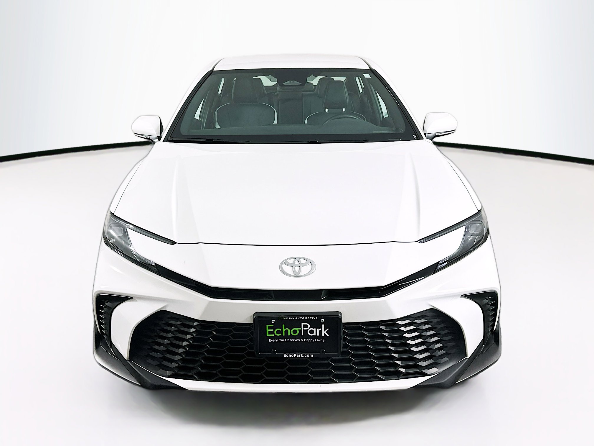 Used 2025 Toyota Camry SE image 2