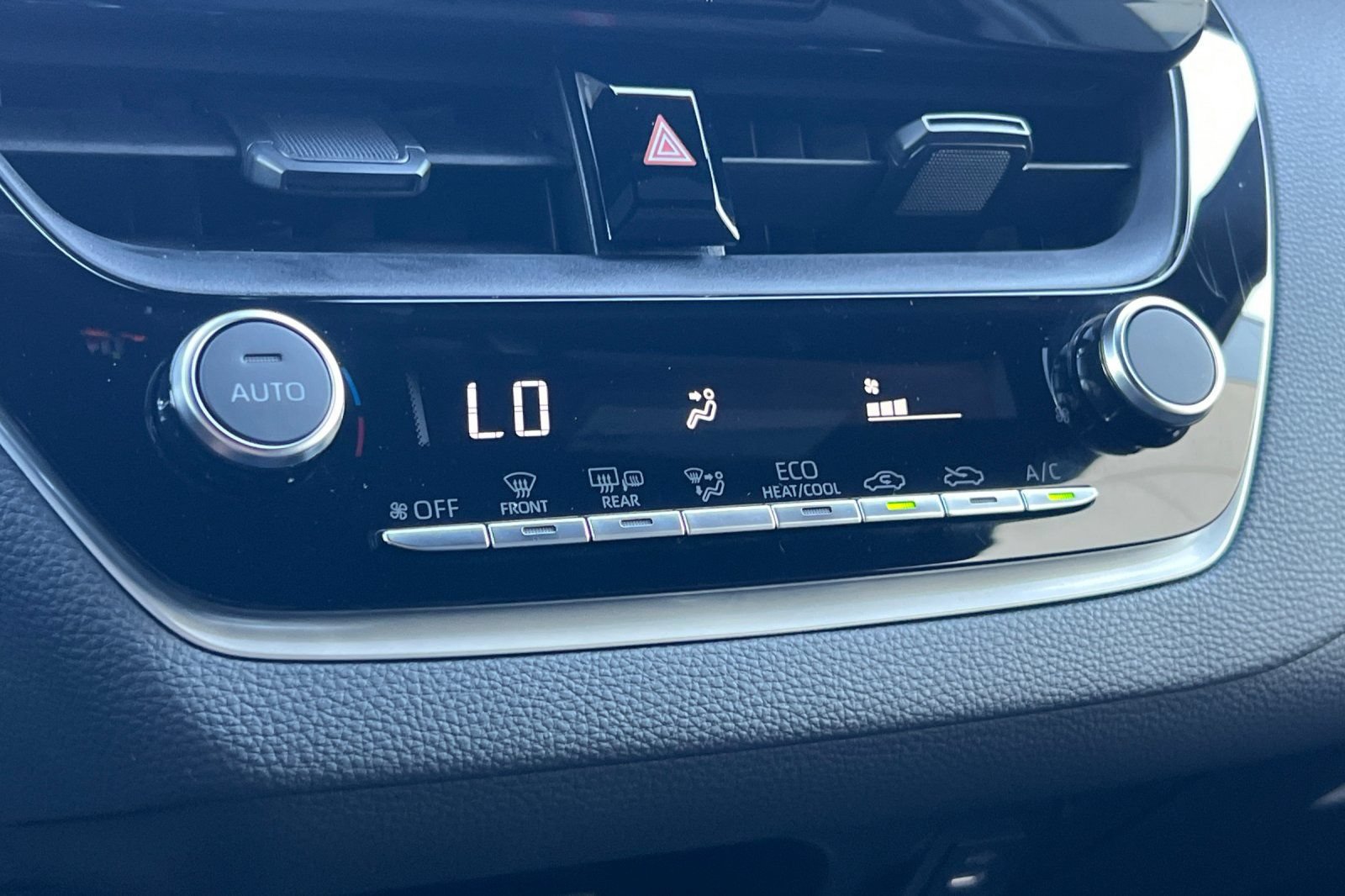 Certified 2026 Toyota Corolla SE w/ SE Premium Package FWD image 19
