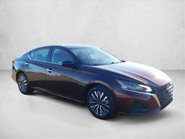 Used 2025 Nissan Altima 2.5 SV FWD image 6