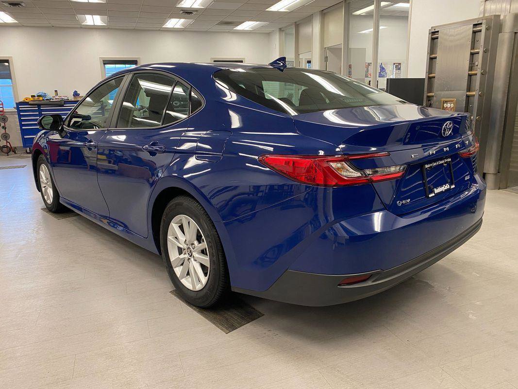 Used 2025 Toyota Camry LE image 3