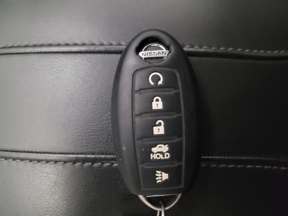 Used 2018 Nissan Rogue SV image 32