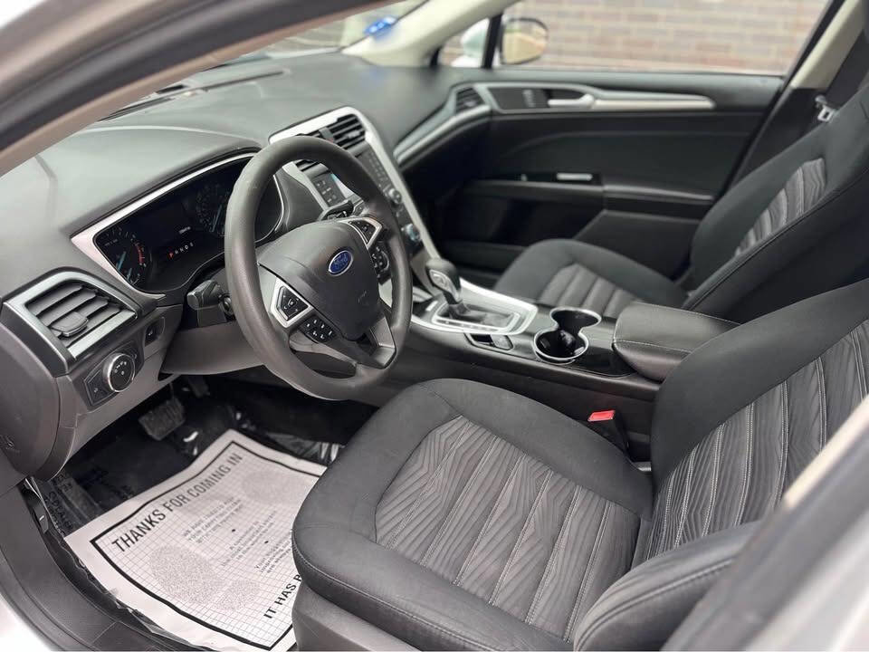 Used 2016 Ford Fusion SE image 4