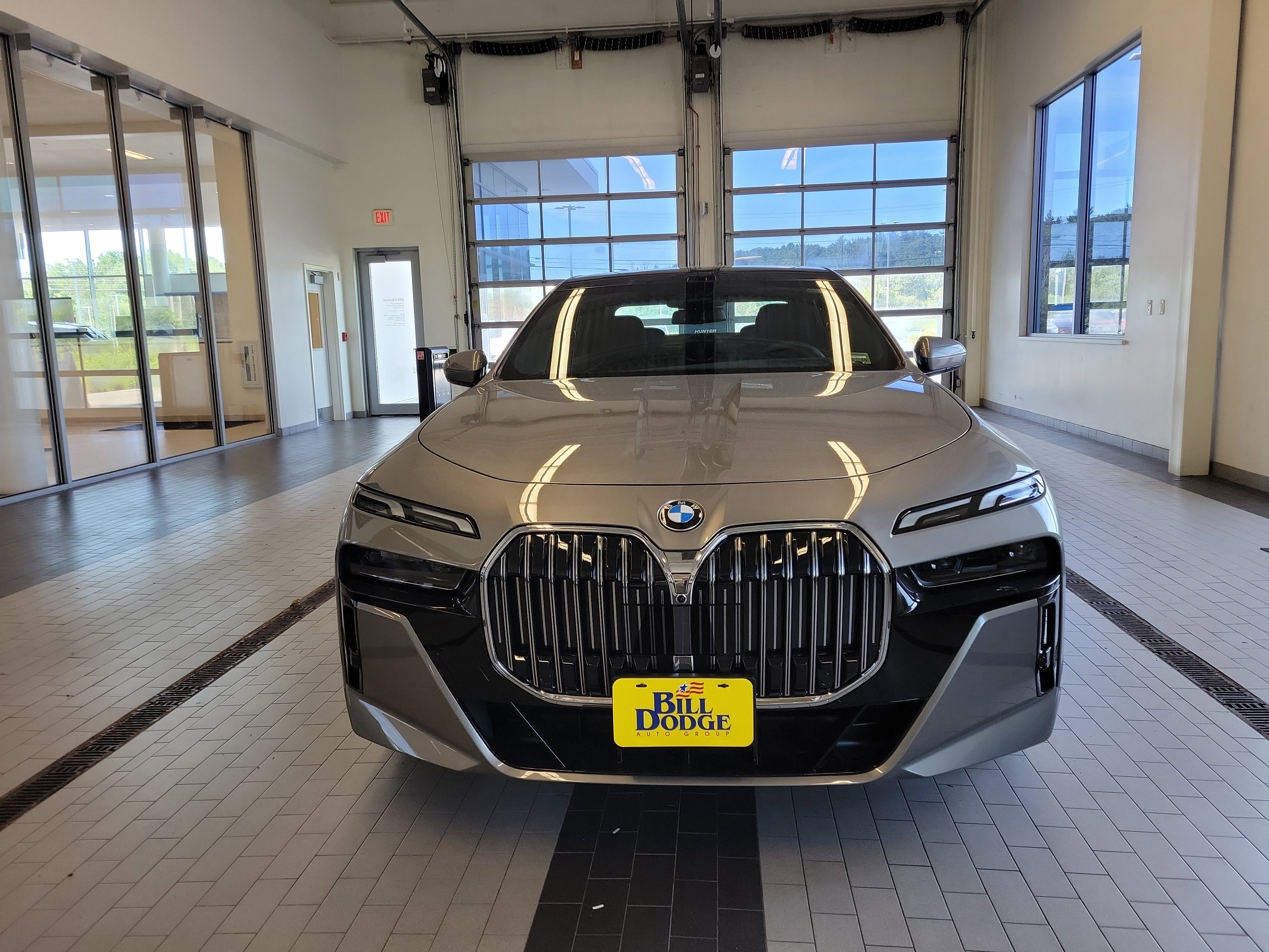 Used 2025 BMW 740i xDrive image 2