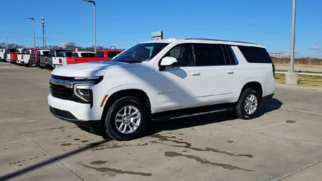 New 2026 Chevrolet Suburban LS RWD image 4