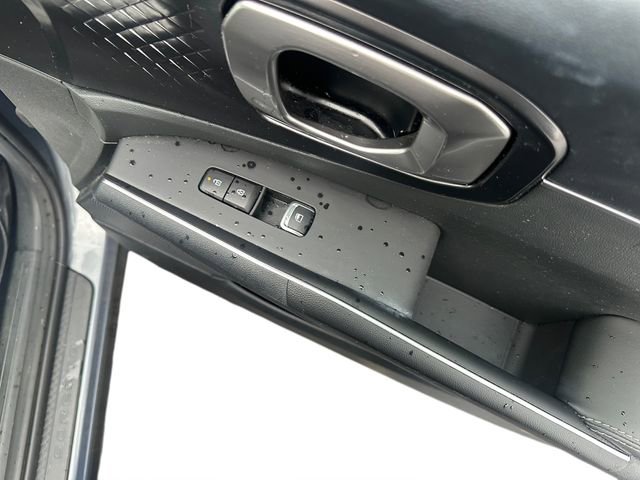 Used 2024 Kia Sorento LX image 12