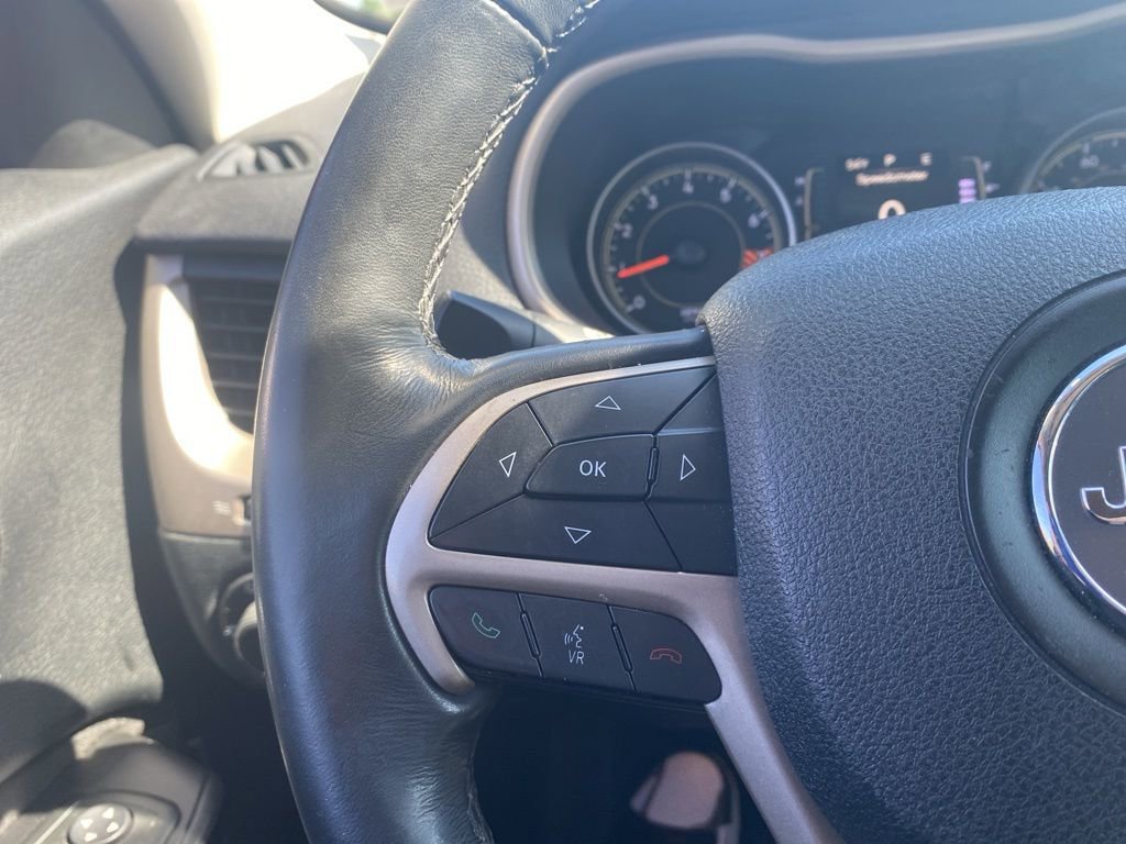Used 2015 Jeep Cherokee Latitude w/ Cold Weather Group image 9