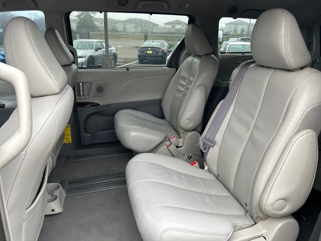 Used 2011 Toyota Sienna XLE image 15