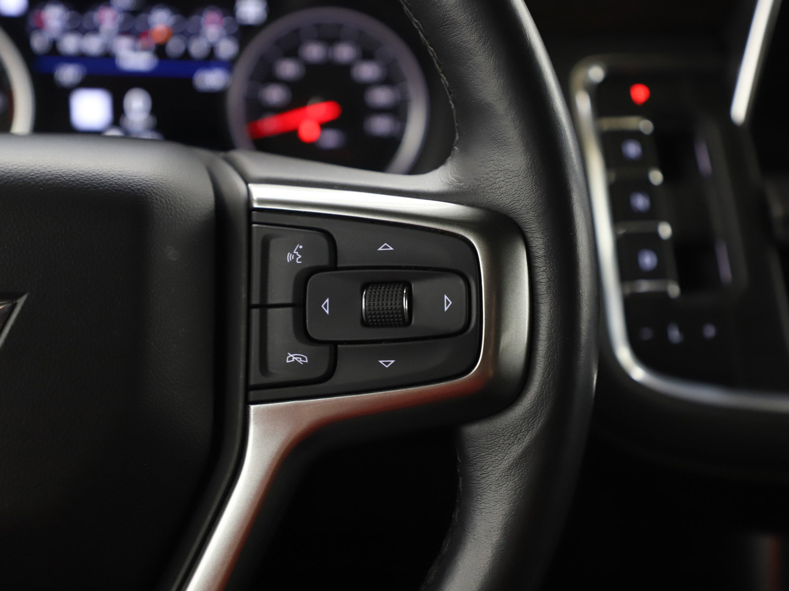 Used 2021 Chevrolet Tahoe Premier AWD/4WD image 30