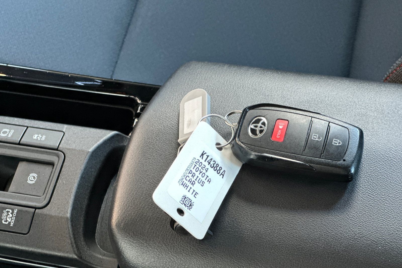 Used 2024 Toyota Prius Prime FWD image 31