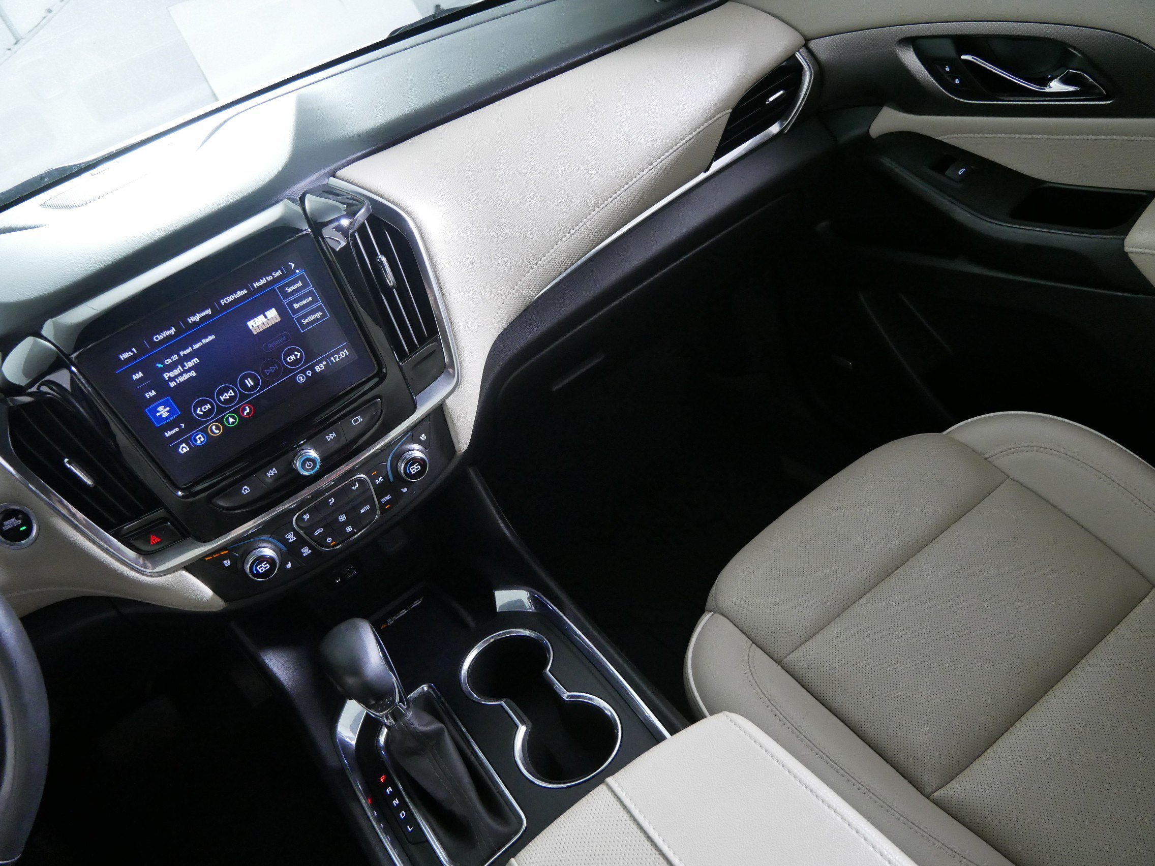 Certified 2023 Chevrolet Traverse Premier w/ LPO, Floor Liner Package AWD/4WD image 11